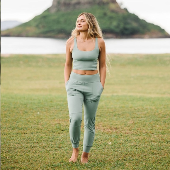 Nani Swimwear Active Trek Jogger Athletic Pants in Sage Green Size Medium - Picture 1 of 11